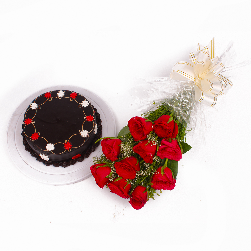 Eggless Chocolate Cake with Romantic Red Roses Combo