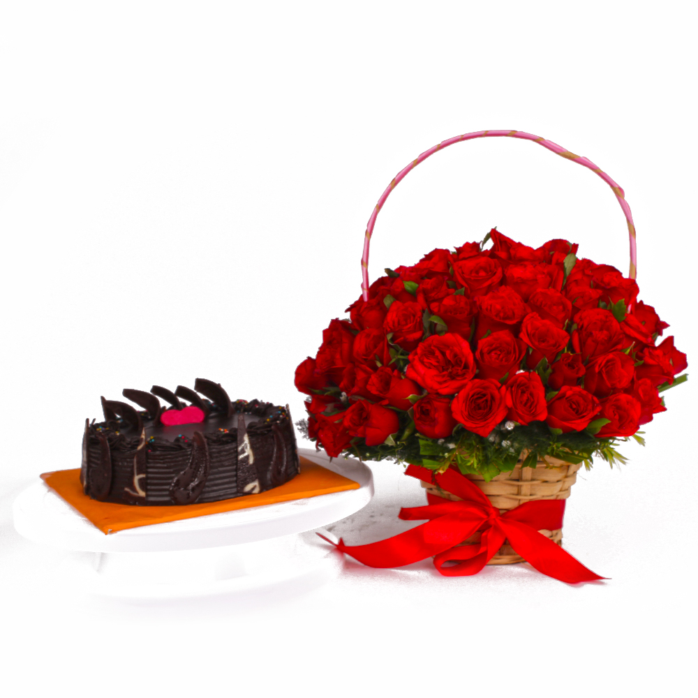 Tempting Chocolate Cake with Roamtic Red Roses