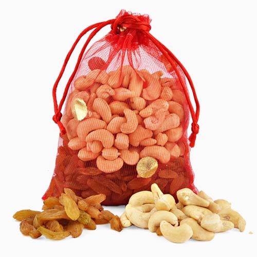 Potli Bag Full Of Cashew and Raisins