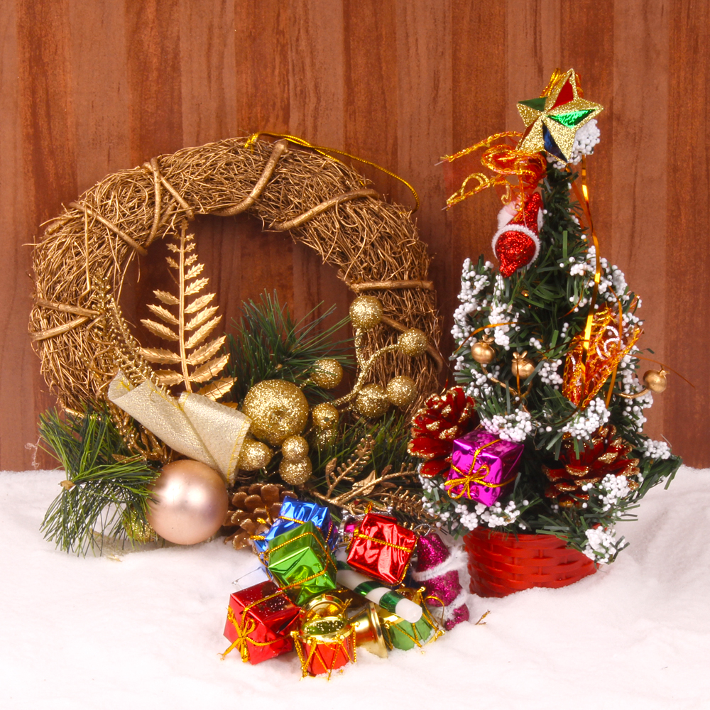 Artificial  Wreath with Decorative Christmas Tree