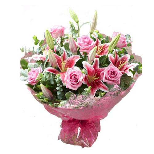 Fantastic Bouquet of Lilies and Roses