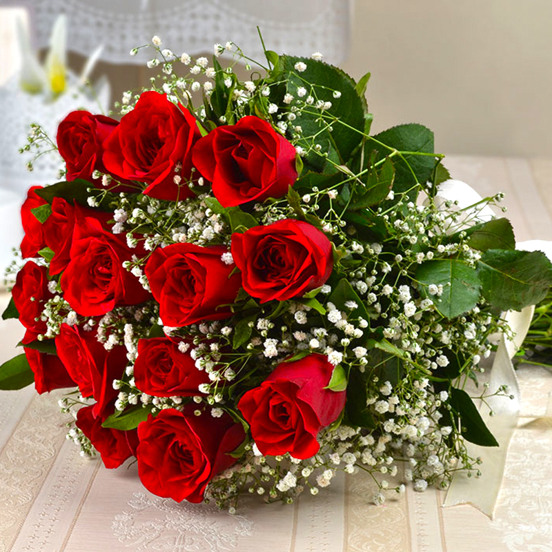 Fresh Fifteen Romantic Red Roses Bouquet