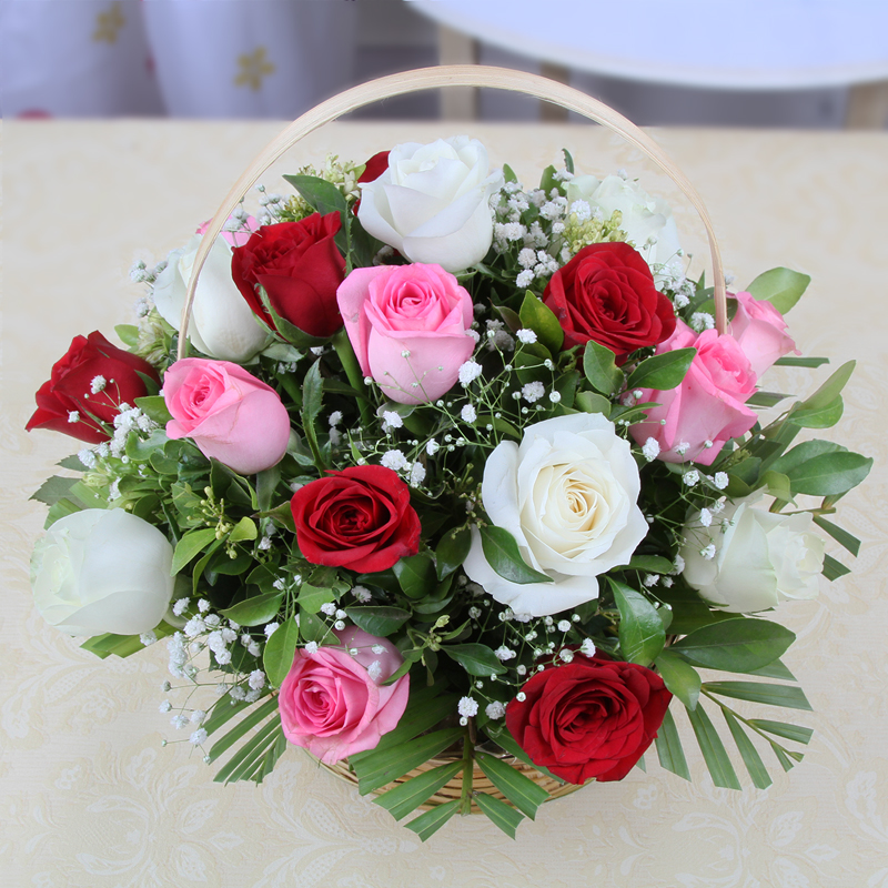 Basket of 15 Mix Color Roses