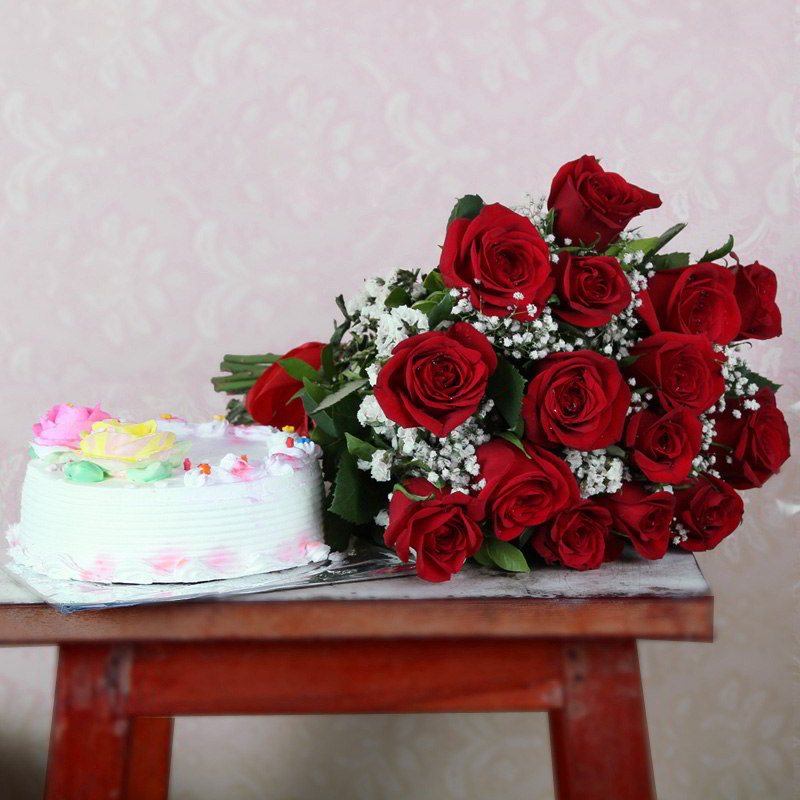 Fifteen Red Roses with Vanilla Cake