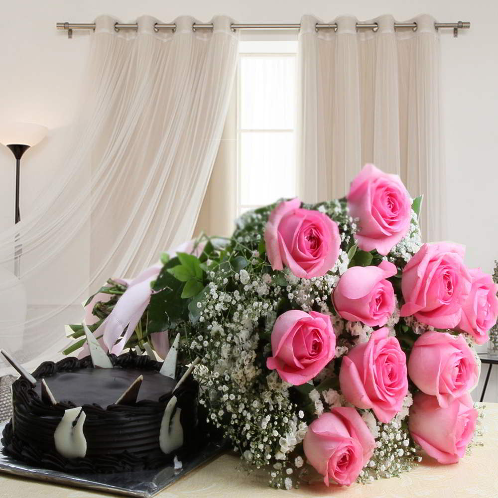 Pink Roses Bouquet with Chocolate Cake