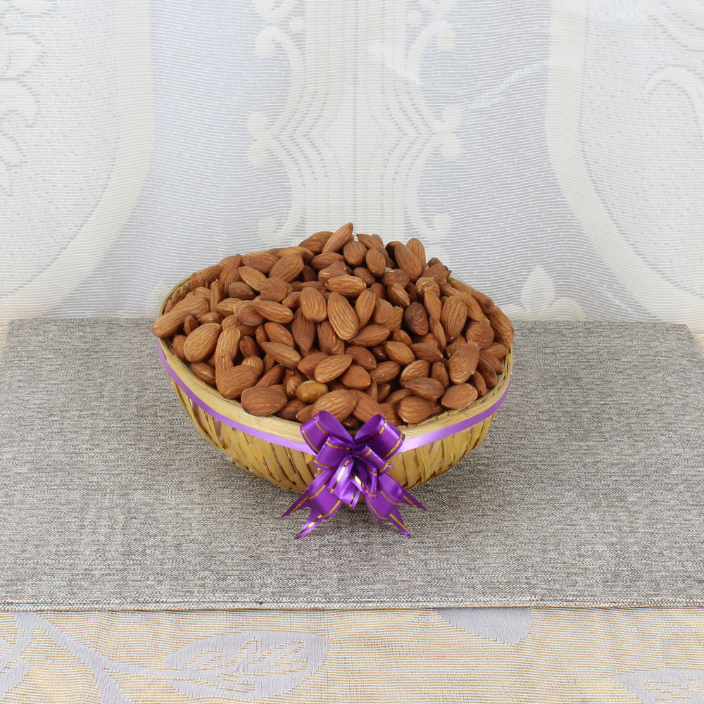 Crunchy Almonds Basket