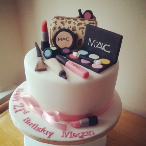 MAC MakeUp Kit Cake