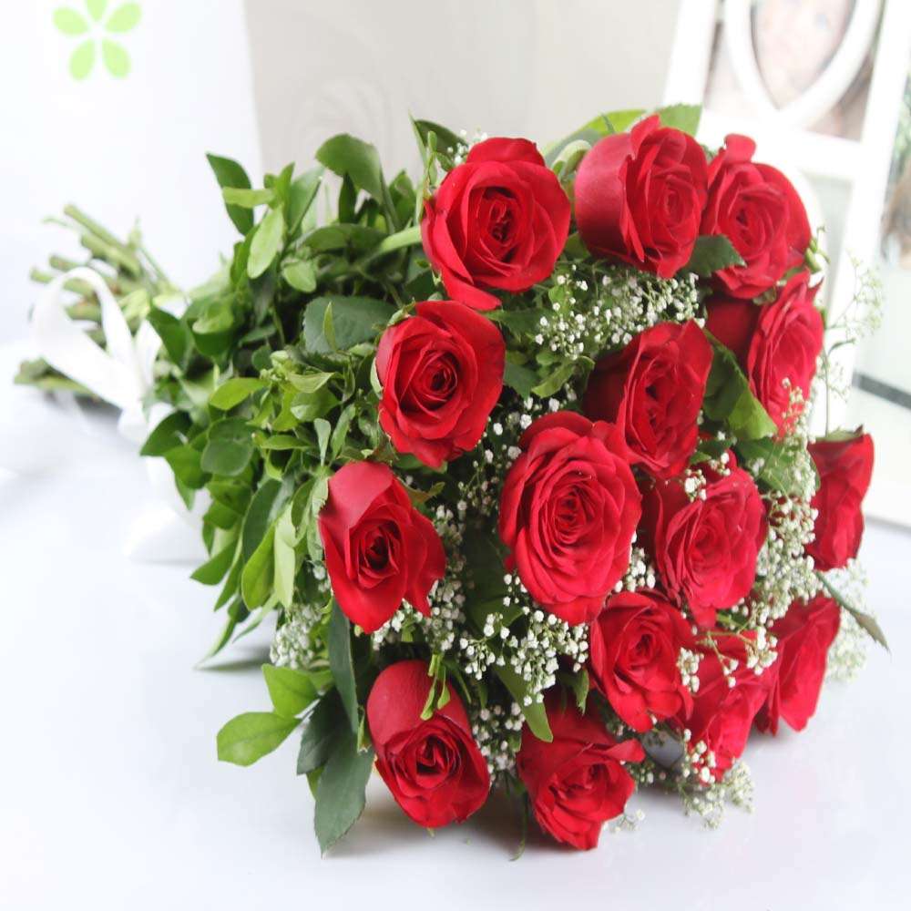 Fifteen Fresh Red Roses Bouquet