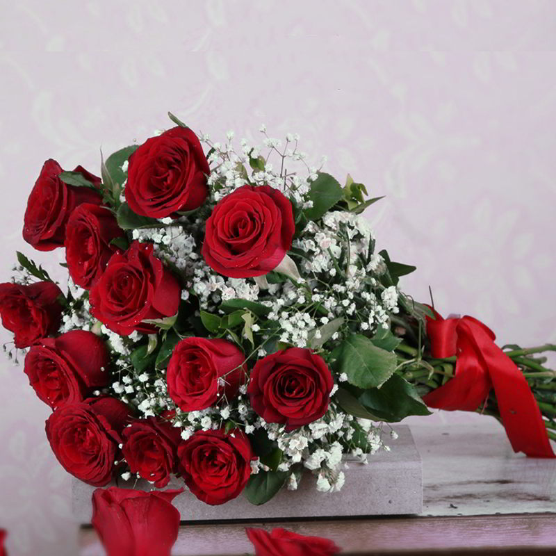 Twelve Red Roses Bouquet Online