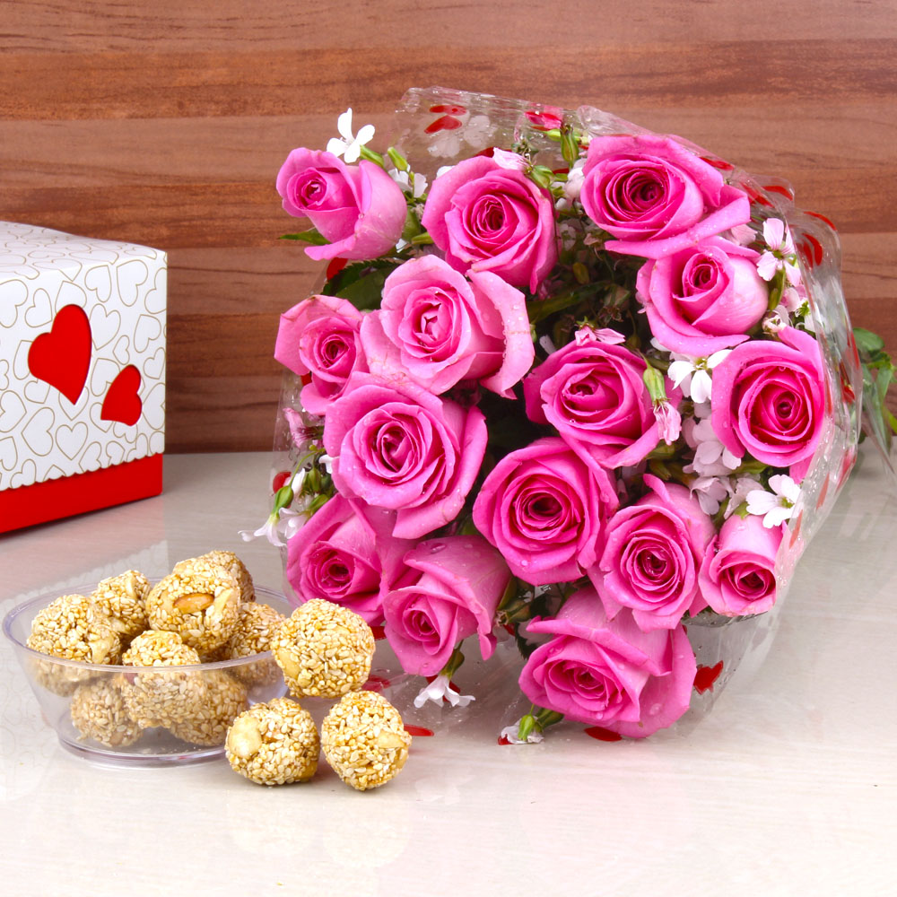 Til Laddu with Pink Roses Bouquet