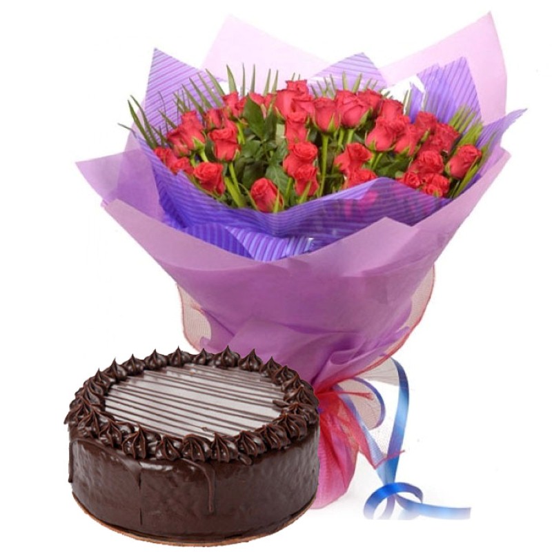 Valentine Roses Bouquet with Chocolate Cake