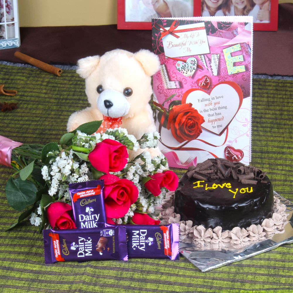 Romantic hamper for this Valentine with Chocolate Cake Treat