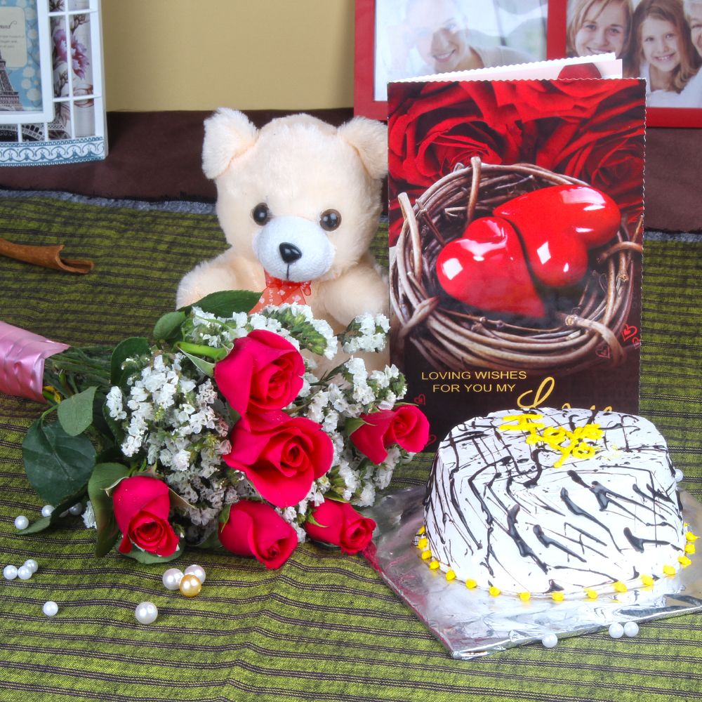 Bouquet of 6 Pink Roses with Vanilla Cake and Love Greeting Card