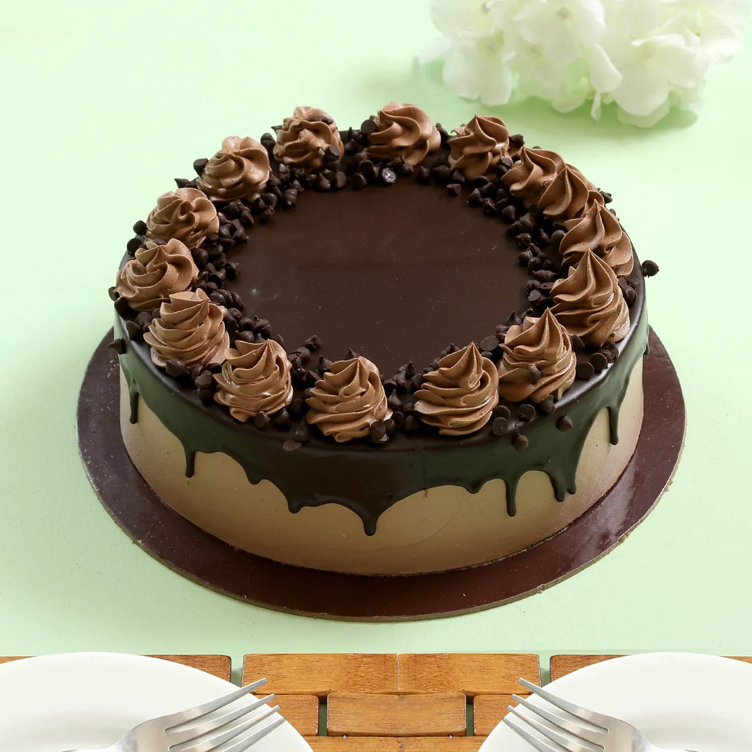 Cream Chocolate Frosting Cake