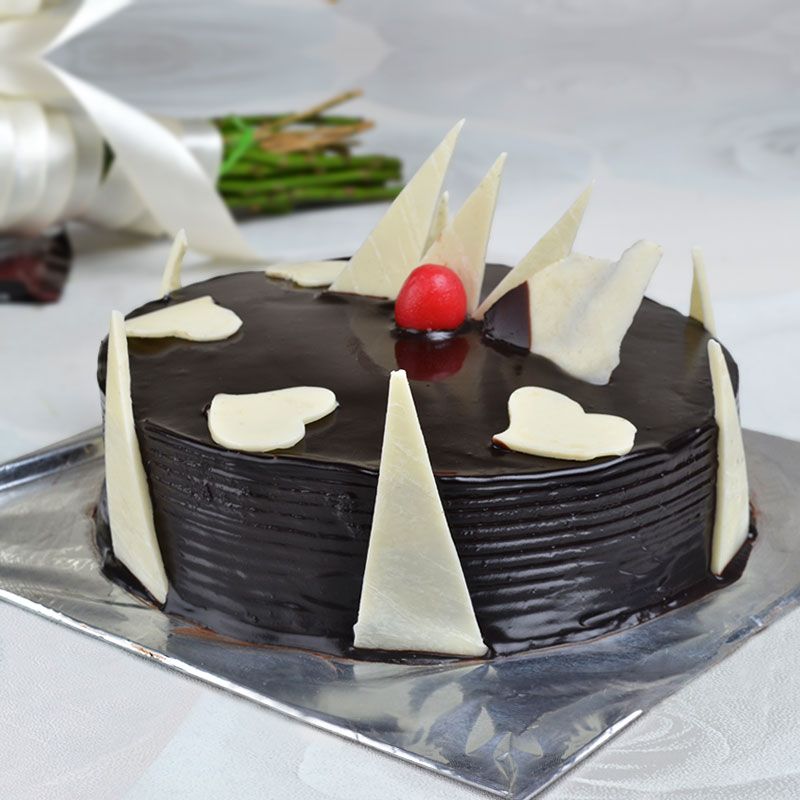 Delicious Dark Chocolate Cake