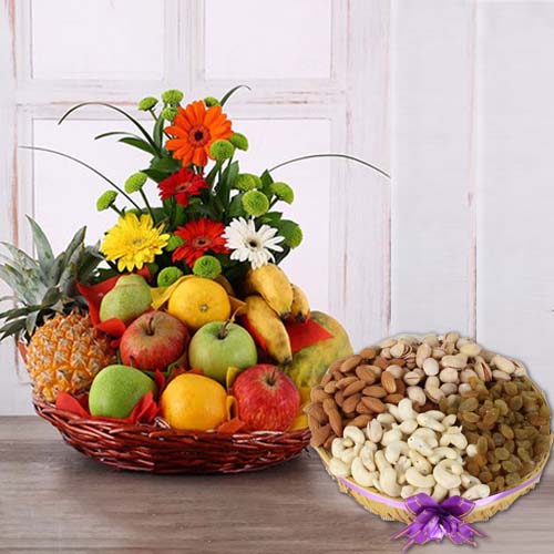 Fresh Fruit and Dry Fruit Basket