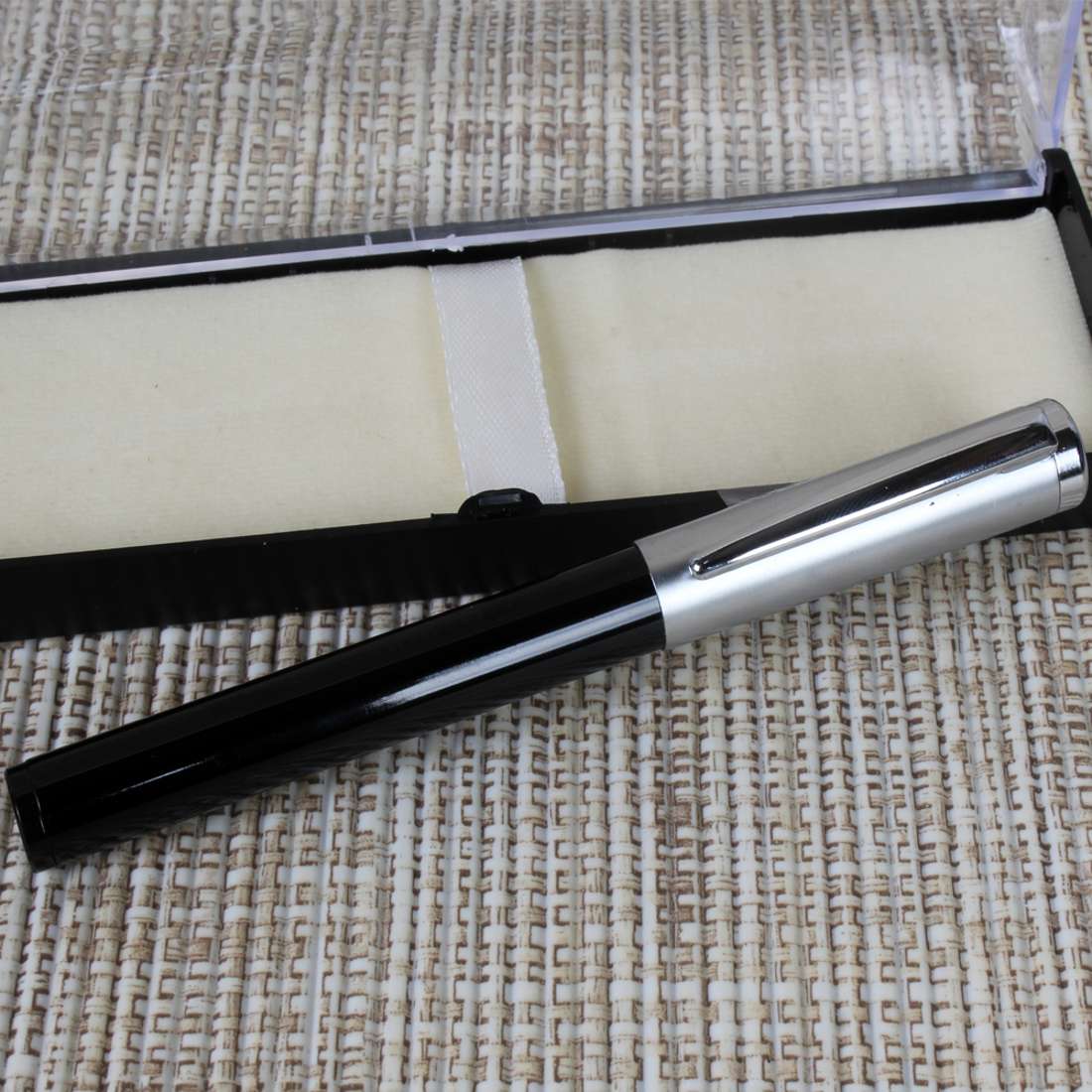 Personalized Black and Sliver Shiny Pen