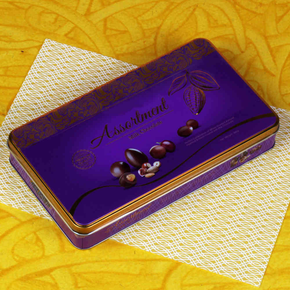 Assortment Chocolate Box with 4 Designer Rakhis	