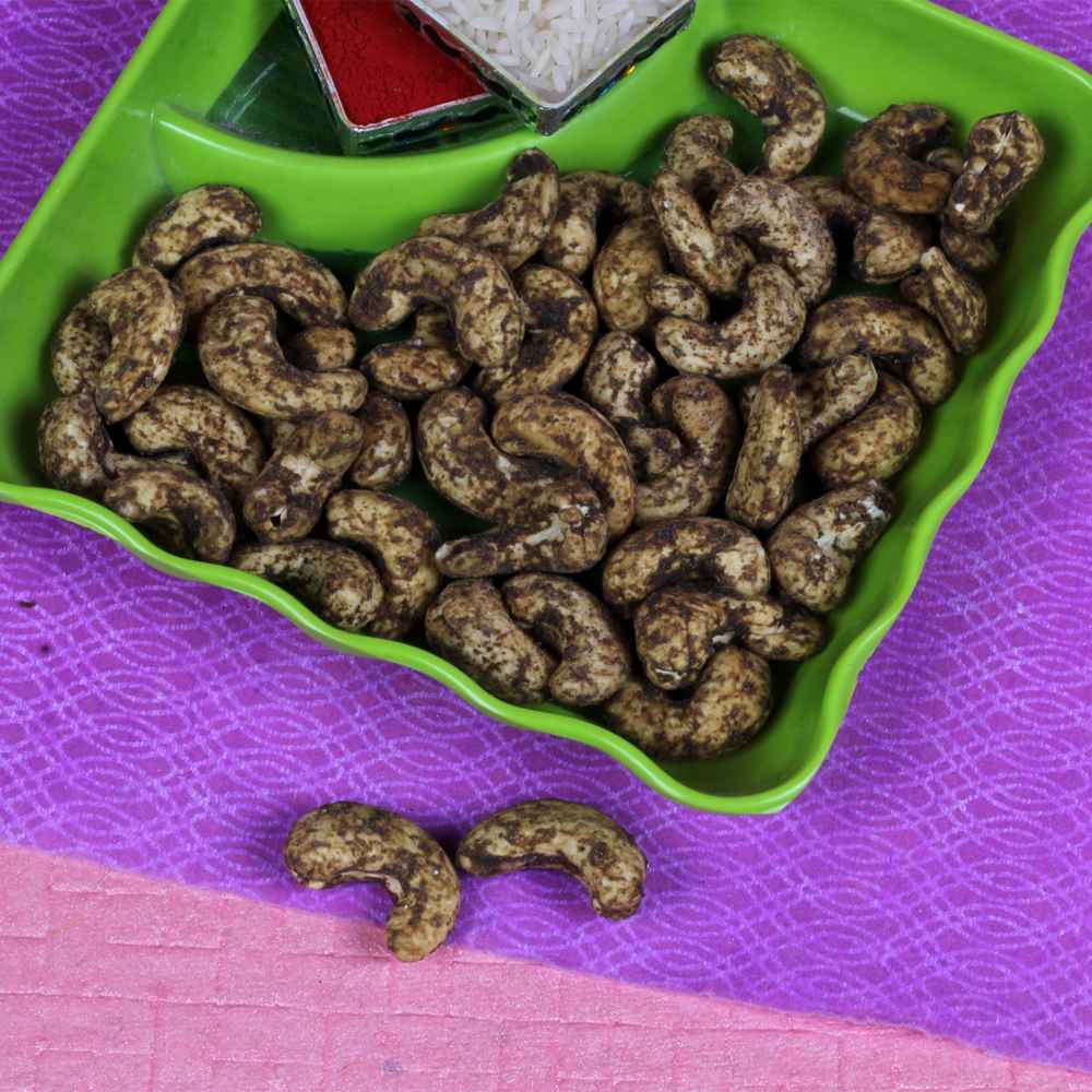 Black Pepper Flavor Cashews with Rakhi