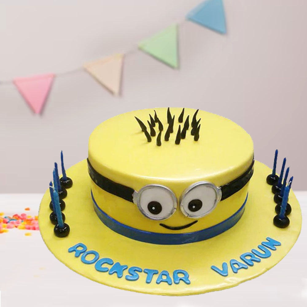 1 Kg Minion Fondant Cakes