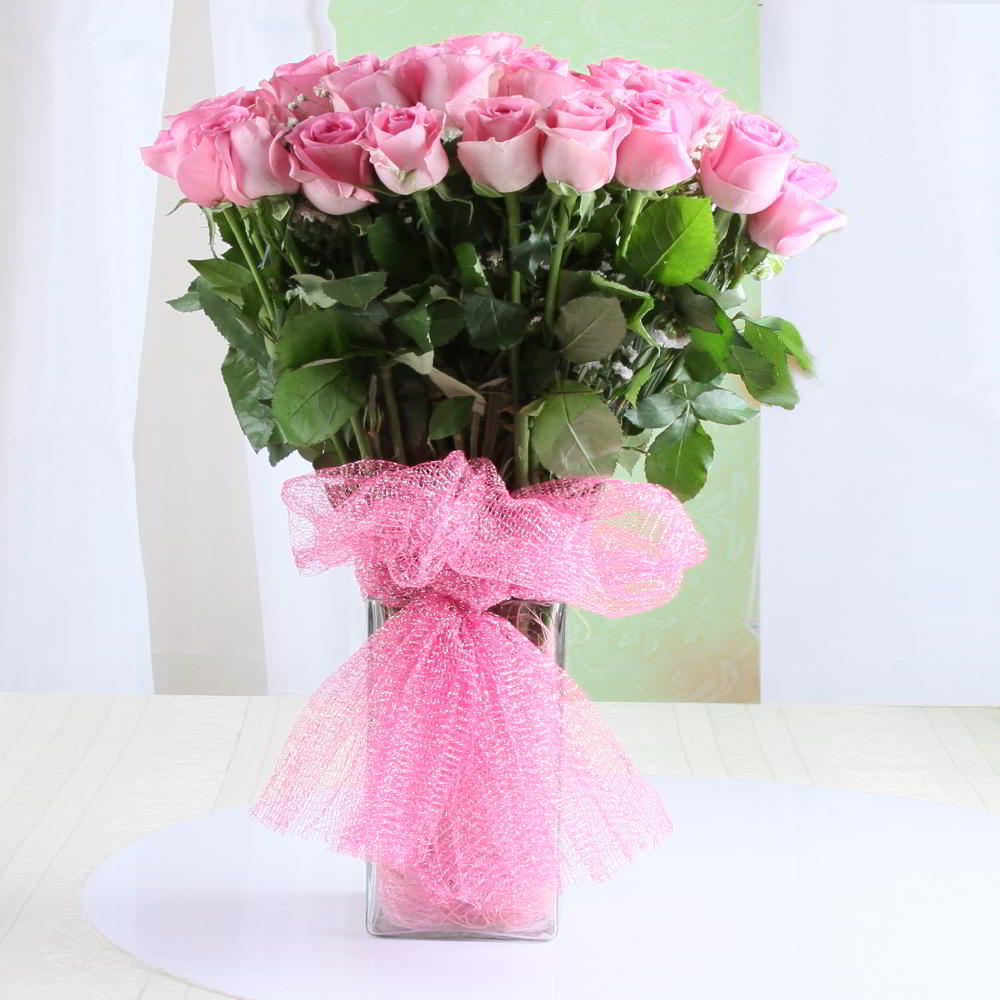 Beautiful Vase Arrangement of Pink Roses for Valentine