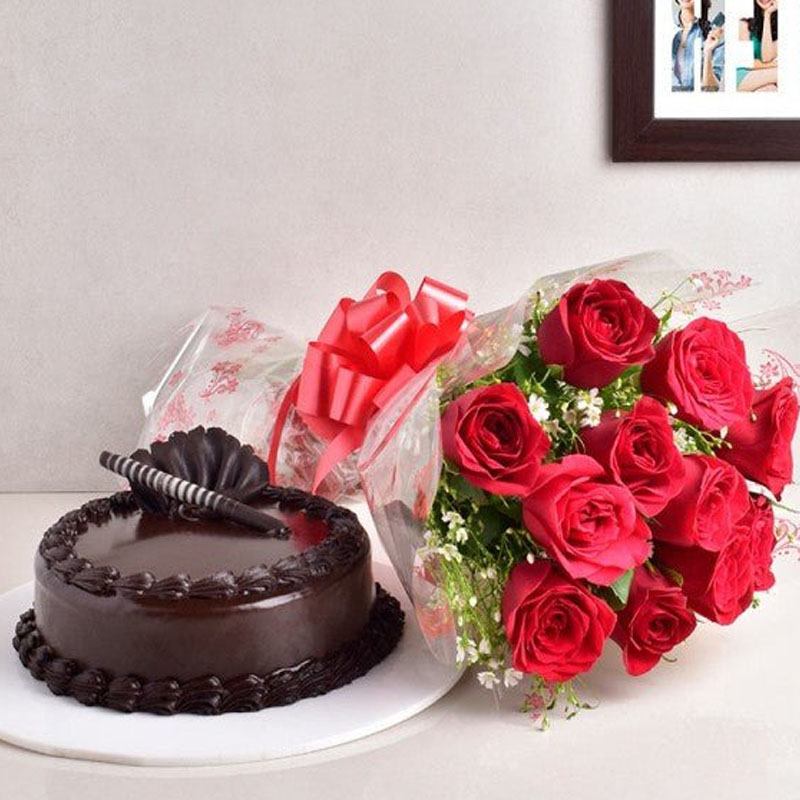 Valentine Wishes with Roses and Cake