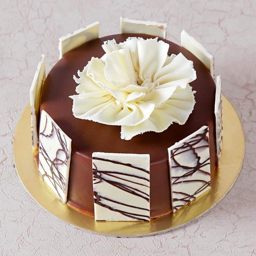 Eggless Half Kg Stylish Chocolate Cake for Mumbai