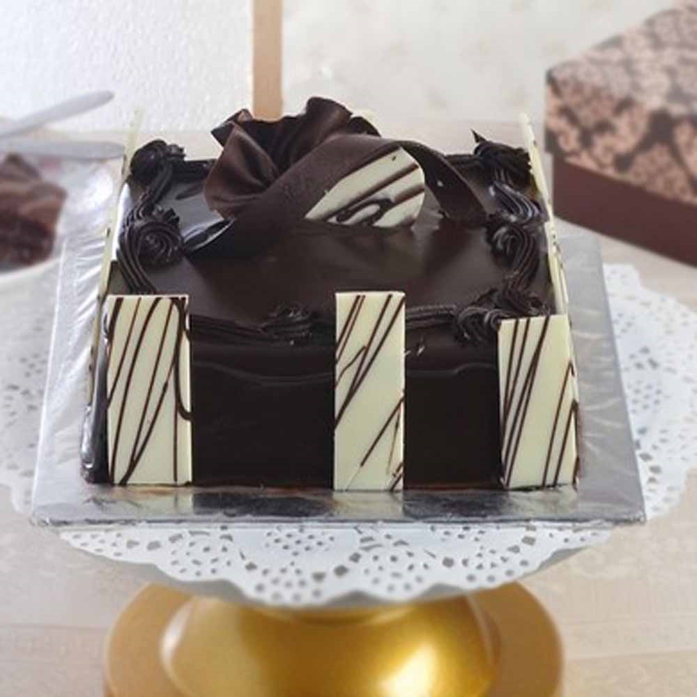 One Kg Dark Chocolate Cake Treat for Mumbai