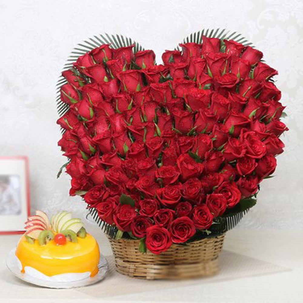 Heart Shape Hundred Roses with Fresh Fruit Cake for Mumbai