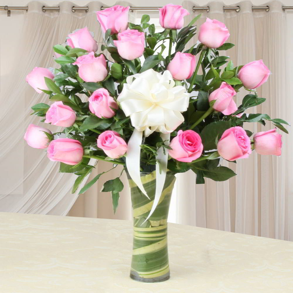 Amazing Pink Roses in a Glass Vase for Mumbai