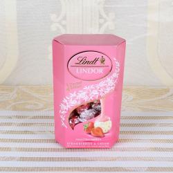 Easter - Lindt Lindor Strawberries and Cream Chocolate