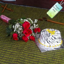 Mothers Day Gifts to Surat - Six Red Roses Bouquet with Vanilla Cake For Mom