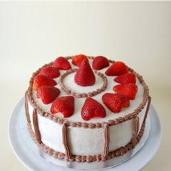 Midnight Cakes Delivery - Strawberry Cake