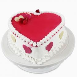 Cake Trending - Heart shape Fresh Strawberry Cake