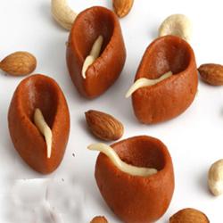 Send Ghasitarams Mithai diyas 400 gms To Raipur