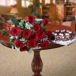 Send Anniversary Gift Twelve Red Roses with Black Forest Cake To Trivandrum