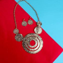 Valentines Fashion Jewellery Gifts - Golden Color Necklace for Women and Girls