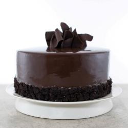 Round Shape Dark Chocolate Cake