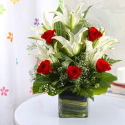 Send Flowers Gift Red and White Flower Glass Vase To Kupwara